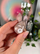 Load image into Gallery viewer, Flower Agate Pendant Necklace