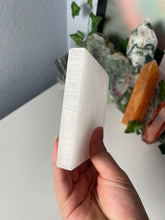 Load image into Gallery viewer, Square Selenite Plates