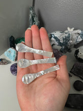 Load image into Gallery viewer, Mother of Pearl Spoon