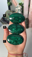 Load image into Gallery viewer, Malachite Palmstones