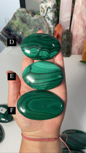 Load image into Gallery viewer, Malachite Palmstones