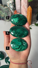 Load image into Gallery viewer, Malachite Palmstones