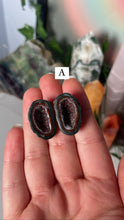 Load image into Gallery viewer, Tobasco Agate Geodes