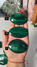 Load image into Gallery viewer, Malachite Palmstones