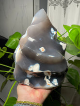 Load image into Gallery viewer, 9 POUND Orca Agate Flame
